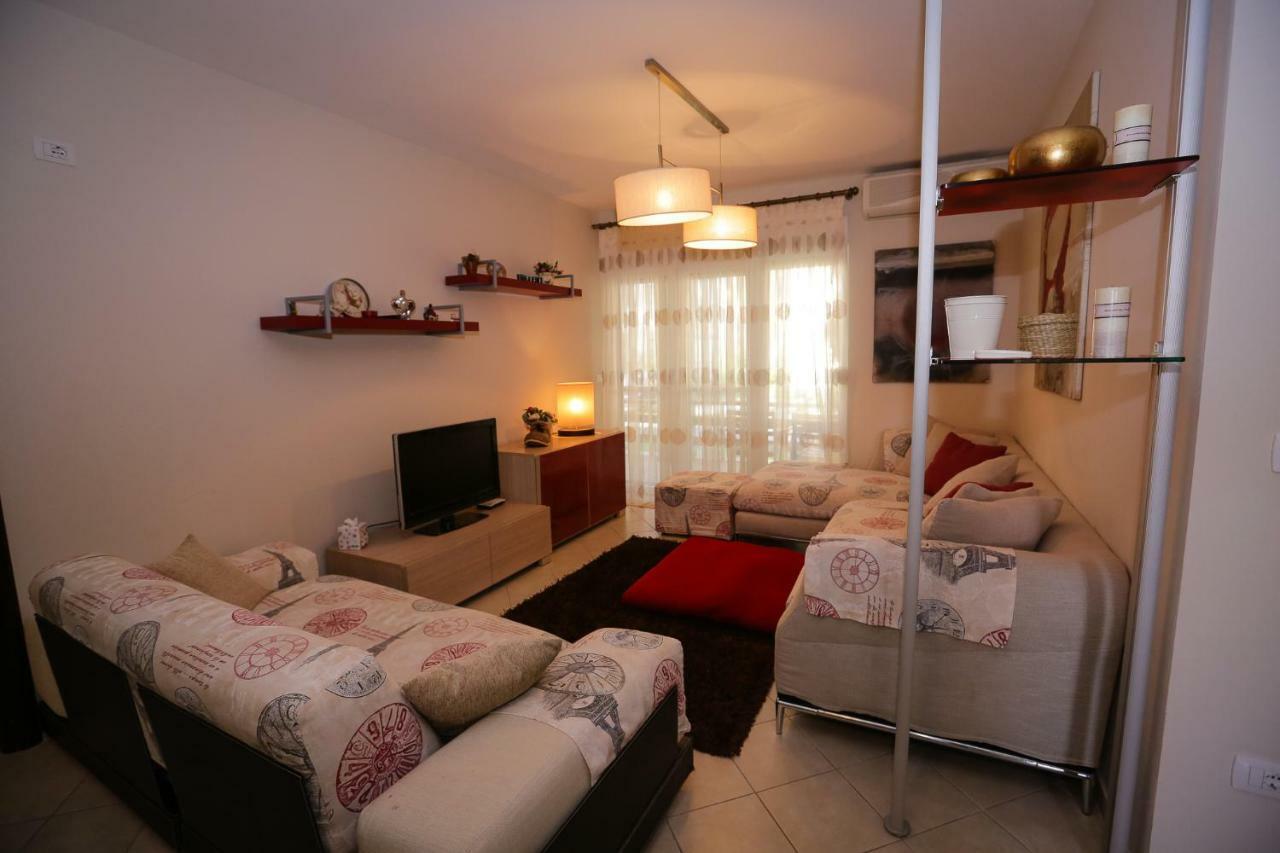 Pine-Tree Apt W/ Private Garden 50 M From The Sea Golem  Exterior foto