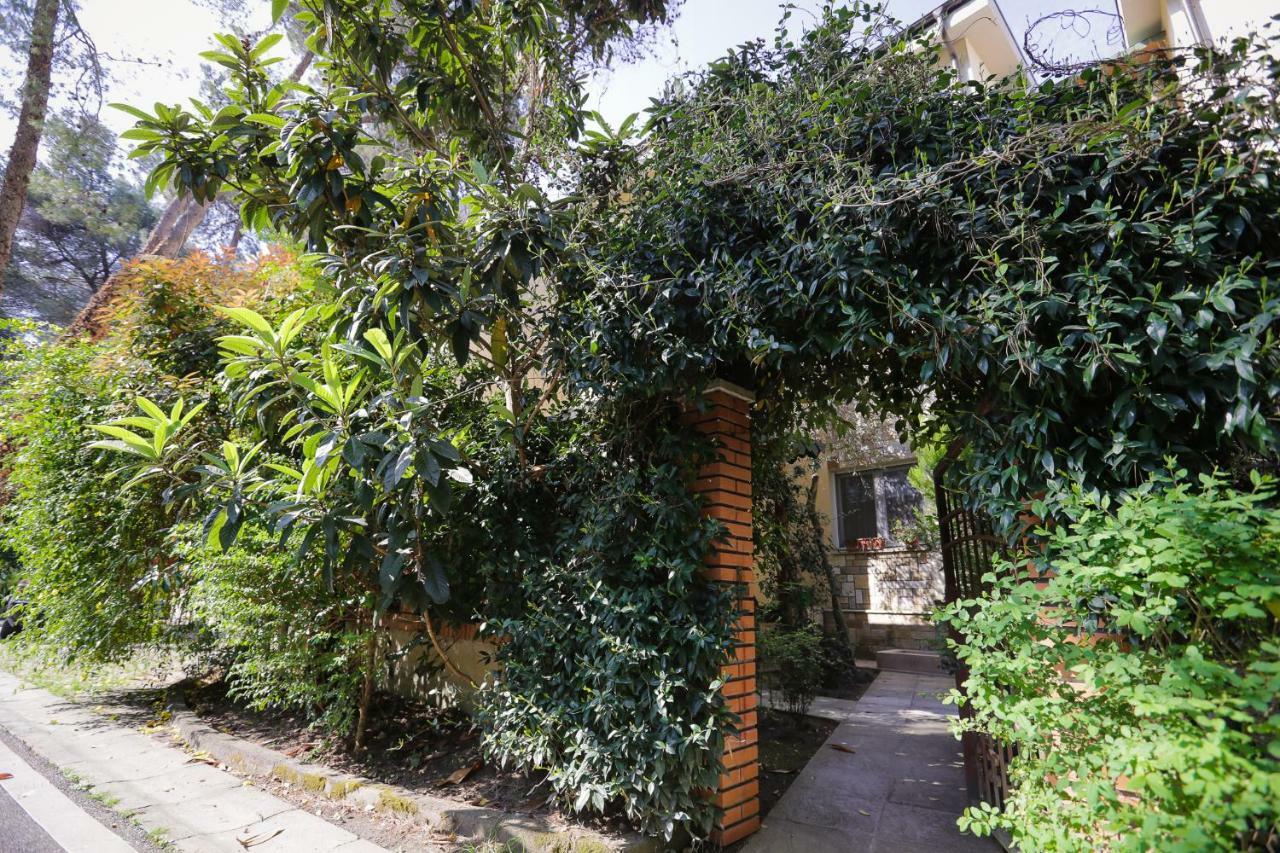 Pine-Tree Apt W/ Private Garden 50 M From The Sea Golem  Exterior foto